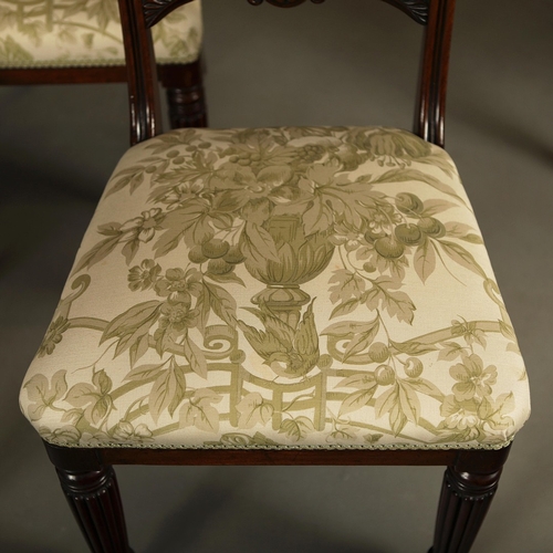 860 - SET OF EIGHT WILLIAM IV MAHOGANY DINING CHAIRS. On reeded front supports
To include two carvers
86cm... 