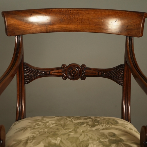 860 - SET OF EIGHT WILLIAM IV MAHOGANY DINING CHAIRS. On reeded front supports
To include two carvers
86cm... 