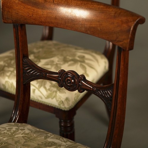 860 - SET OF EIGHT WILLIAM IV MAHOGANY DINING CHAIRS. On reeded front supports
To include two carvers
86cm... 
