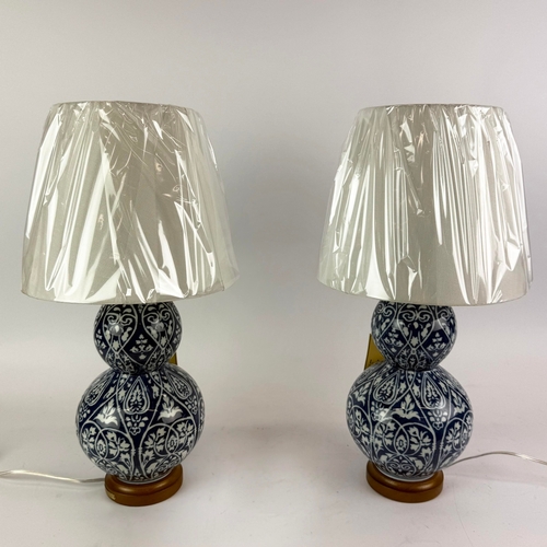50 - LAUREN RALPH LAUREN HOME TABLE LAMPS, A PAIR. with shades, 49cm H each approx. (2).