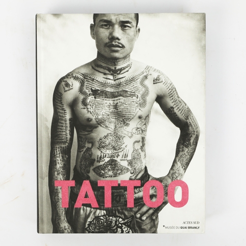 125 - A COLLECTION OF MIXED GENRE COFFEE TABLE BOOKS (49). A collection of around 50 coffee table books in... 