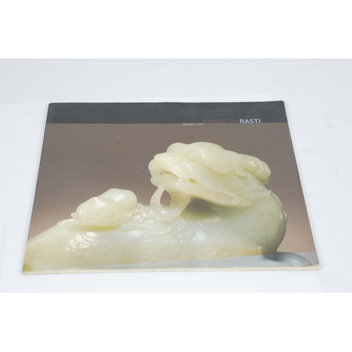 126 - COLLECTION OF BOOKS REGARDING ASIAN ART, POTTERY AND OBJET D'ART (76). A sizable collection of non-f... 