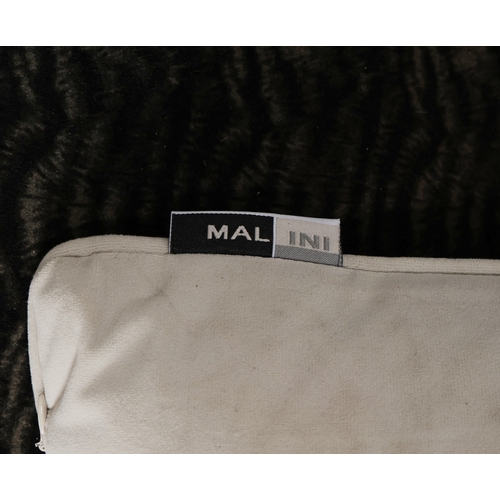 264 - SCATTER CUSHIONS, COLLECTION OF 16. of various descriptions and sizes. (16).