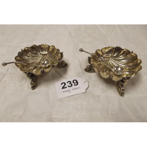 239 - Pair of gilded shell form oval salts with fish feet, with a pair of salt spoons.