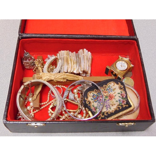 110 - Box of costume jewellery.