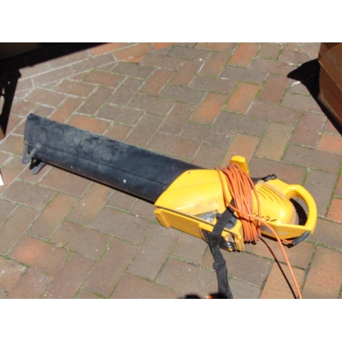 210 - JCB leaf blower.