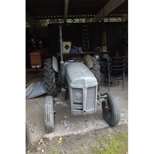 100 - Ferguson T20F 1955 tractor.