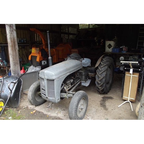 100 - Ferguson T20F 1955 tractor.