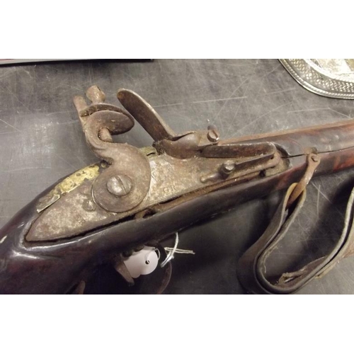 287 - Antique flintlock musket, lock plate stamped GR.