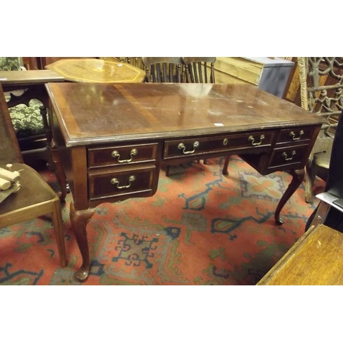 333 - Reproduction mahogany desk, crossbanded rectangular top over five short drawers with metal handles a... 