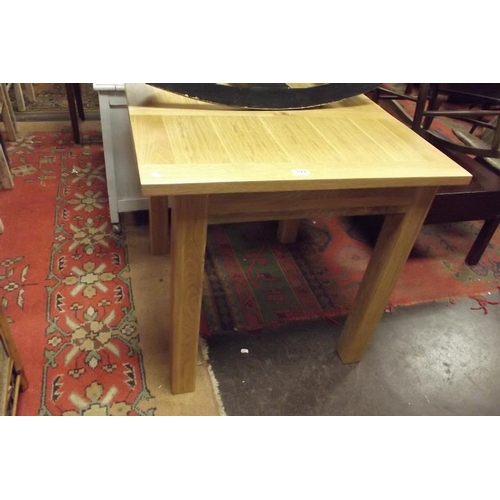 399 - Modern oak extending dining table, 29 in. x 31.5 in. x 31.5 in. deep.