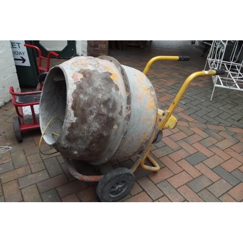 406 - Electric cement mixer.