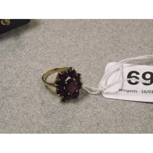 69 - 9 ct. yellow gold garnet ring, size N, 3.9 g.