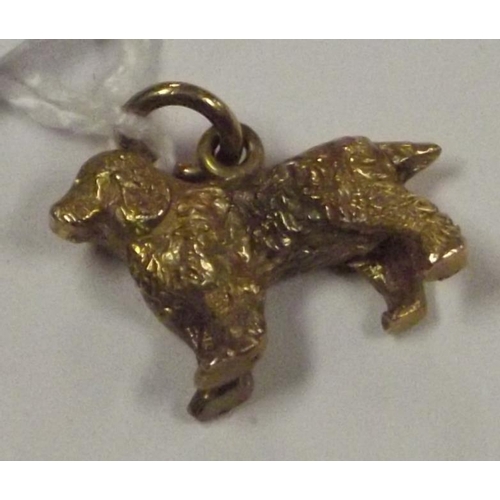 45 - 9 ct. yellow gold dog pendant, 3.8 g.