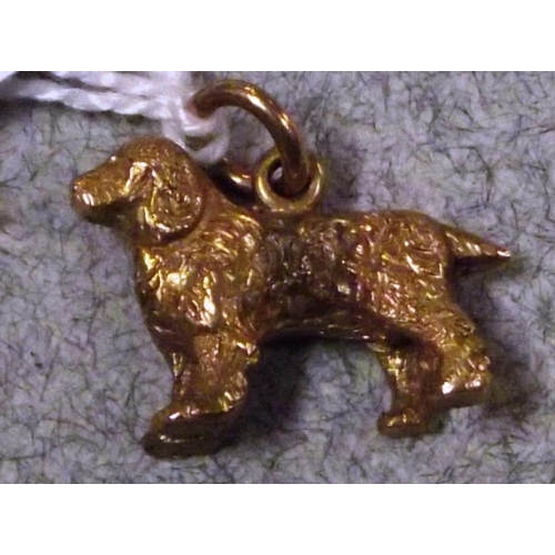 45 - 9 ct. yellow gold dog pendant, 3.8 g.