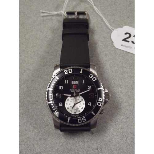 232 - Victorinox Swiss Army gents wristwatch, stainless steel case, uni-directional black bezel, black dia... 