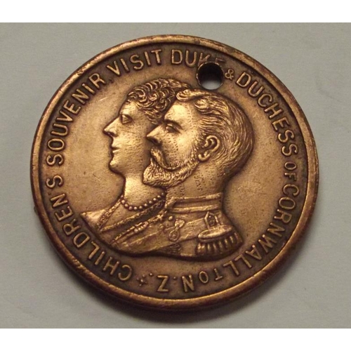 32 - Copper June 1901 Children's souvenir medal of the Duke and Duchess's visit to New Zealand on HMS Oph... 