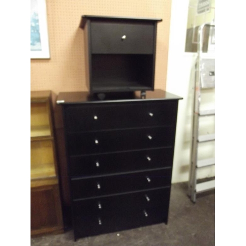 346 - Modern six drawer tallboy chest, and a single drawer bedside chest.