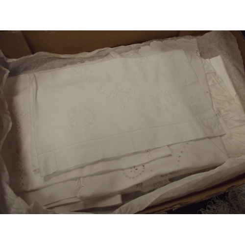 275 - Box of lace and linen, doyleys, cloths, etc.