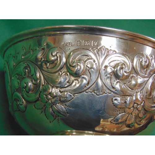 27 - Silver footed bowl having embossed floral decoration, maker Joseph Gloster Ltd, Birmingham 1945, 9oz... 