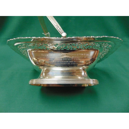 90 - Silver cake basket having swing handle and pierced sides, maker William Hutton & Sons Ltd, 1898, 35o... 