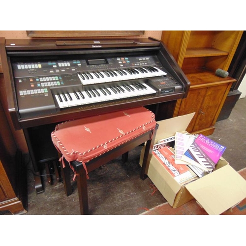 Technics SX-EA3 electric organ with stool and sheet music.