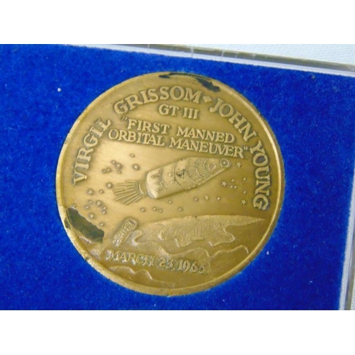113 - Nine bronze commemorative medallions, space flight.