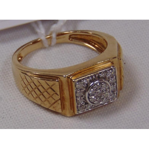35 - 9ct gold gentlemens ring, 6 gms, size T.
