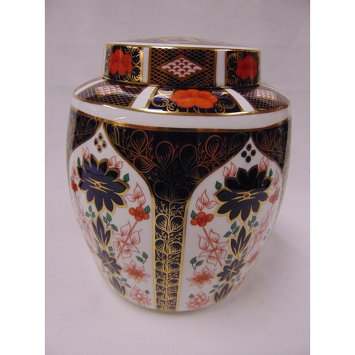 103 - Royal Crown Derby 1128 Imari ginger jar & cover, 8.5 in. high (first quality).