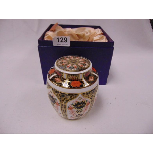 129 - Royal Crown Derby 1128 Imari ginger jar and cover, 4.5 in. high (first quality).