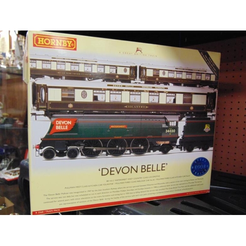 174 - Boxed as new Hornby 00 Scale 'Devon Belle' coach pack model  R2568.