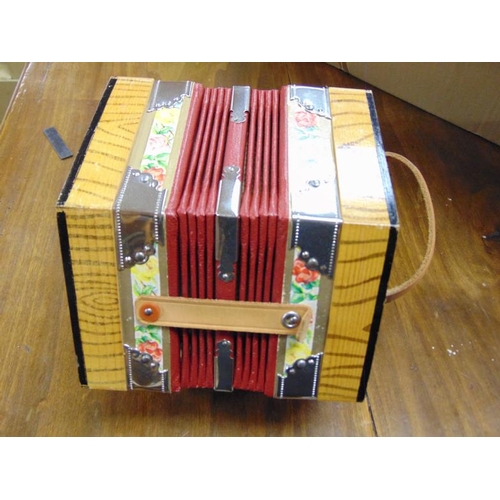 295 - Reproduction squeeze box.