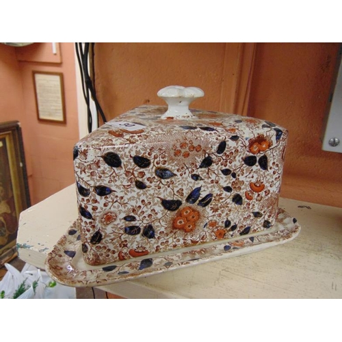 30 - Victorian transfer decorated cheese dish and cover.