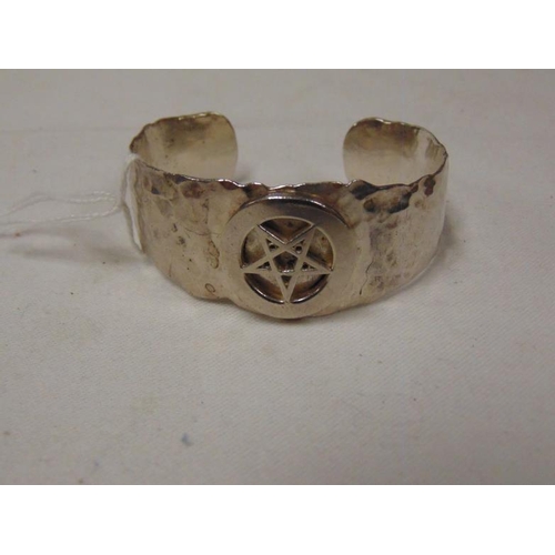 456 - Heavy bangle, having Masonic star decoration.