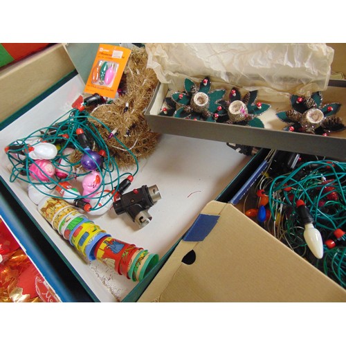 206 - Quantity of vintage Christmas tree lights, large boxed novelty cracker, etc.