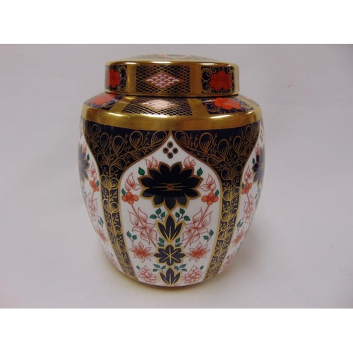 2 - Pair of Royal Crown Derby Old Imari ginger jars and covers with heavy gold banding, 1128 pattern, fi... 