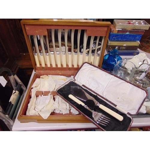 287 - Oak cased canteen of plated cutlery, together with a silver mounted set of fish servers.