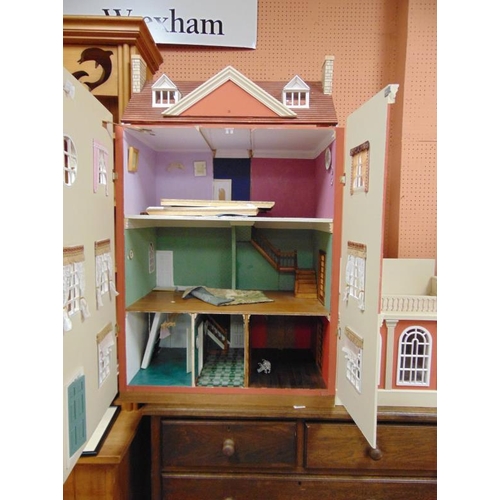 399 - Large wooden doll's house, with extension. 45 x 29 x 16