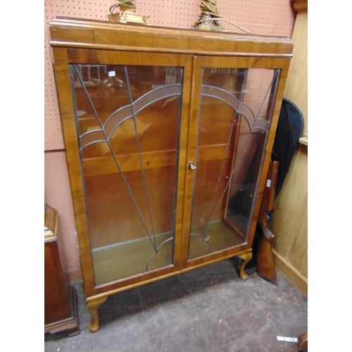 414 - Art Deco walnut veneered leaded glazed double door display cabinet, having shelf lined interior and ... 