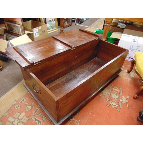 429 - Contemporary chest / coffee table, lift up lid, 12 drawers and on bracket feet. 17 x 46 x 25