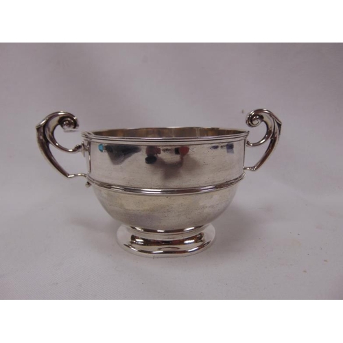 467 - Silver two handled bowl, maker Henry Stratford, Sheffield 1896, 7.1 onzs.