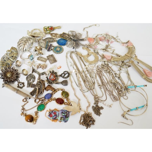 61 - Large quantity of costume jewellery incl. silver chains, brooches etc.