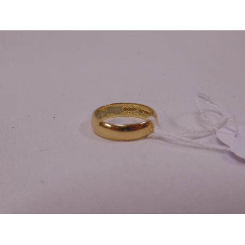58 - 18ct yellow gold wedding ring, size S, 6.4g.
