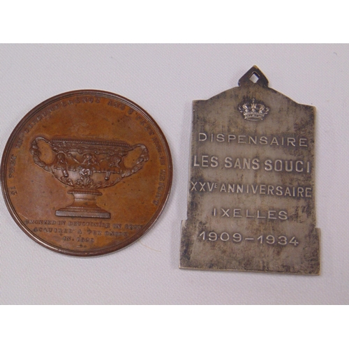 30 - Large Bronze medallion depicting Thomasons  Metallic Bronze vase 1829, and a Belgian Plaquette. (2).