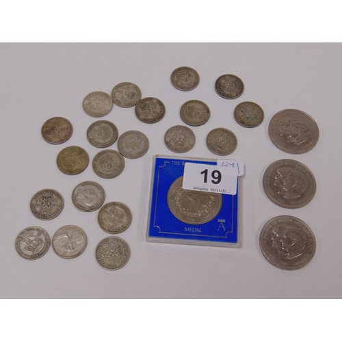 19 - Four commemorative Crowns and a small collection of George VI Shillings.