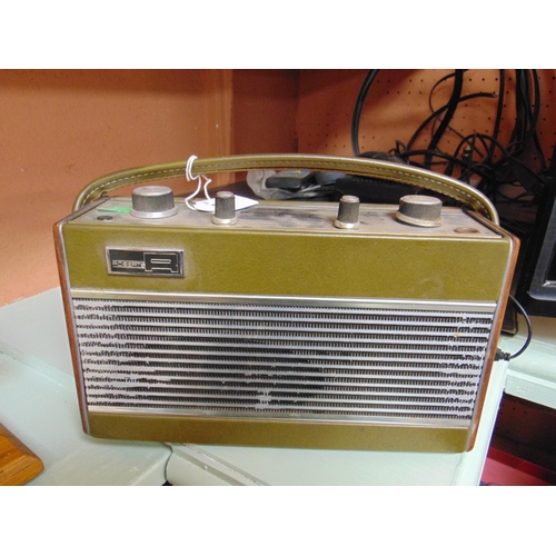 59 - Roberts RIC 2 radio.