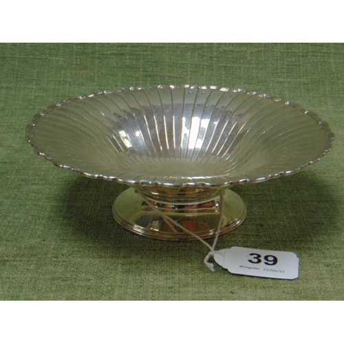 39 - George V circular silver footed bowl with ribbed deign and moulded rim, 7