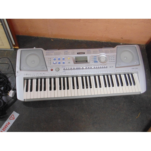 85 - Yamaha PSR-290 PortaTone keyboard.