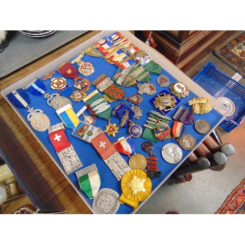 100 - Collection of medals and medallions.