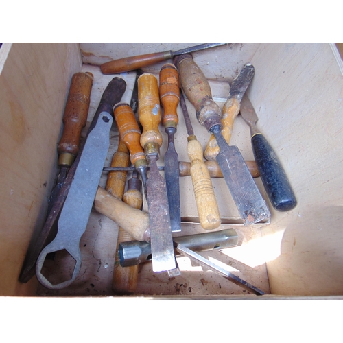 507 - Small quantity of wood working tools.